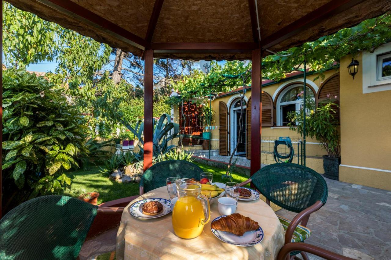 Apartman Maya Mali Lošinj Eksteriør billede